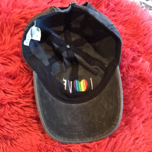 Rainbow Love hat - Picture 3 of 4